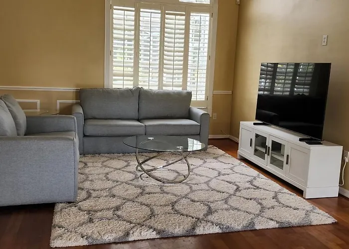 Luxury 3-Bedroom Home Near Beaches With Pool