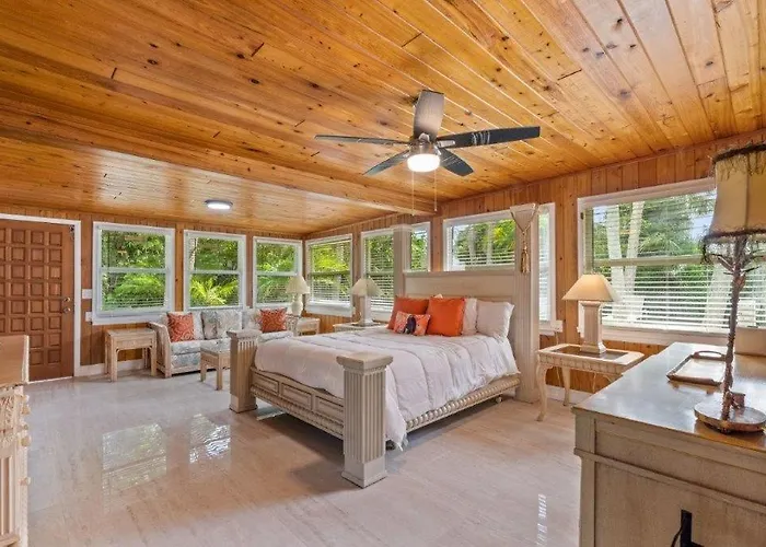 Beautifully Renovated 5 Bedroom Vero Beach