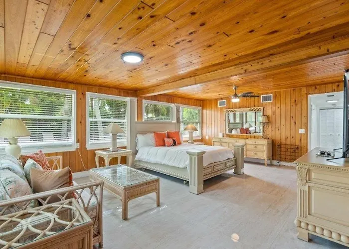 Beautifully Renovated 5 Bedroom Vero Beach
