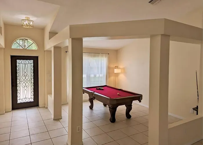 Spacious Family Retreat - Pet Friendly